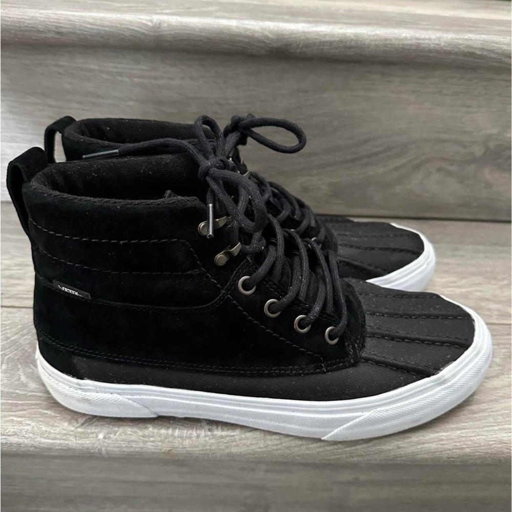 Men's 9 Women's 10.5 Van's
